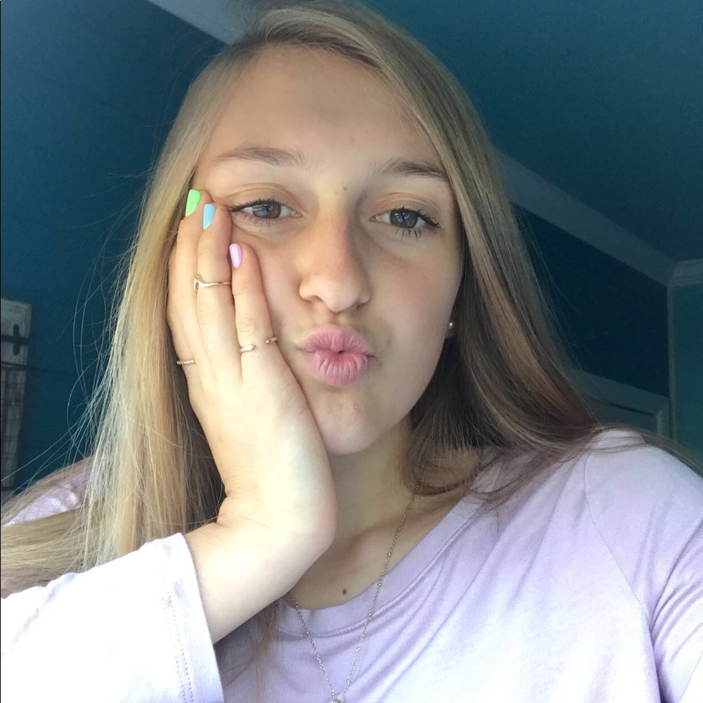 Meet your Posher, Kayla